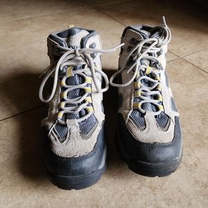 Denali size 9 hiking boots